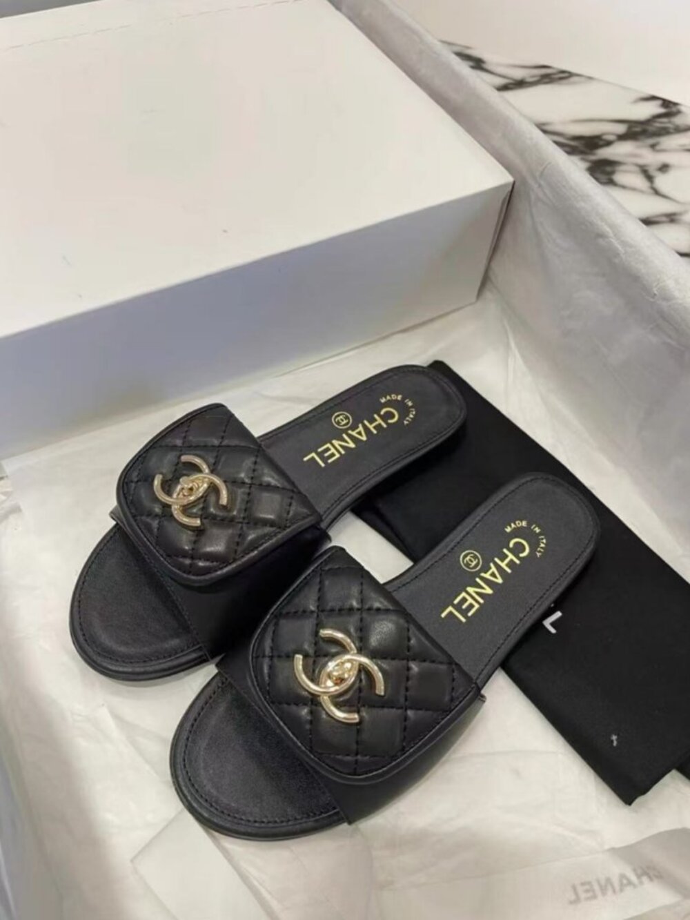 CHANEL Lambskin Diamond Quilt Gold Interlocking CC Flat Mules - Picture 2 of 6
